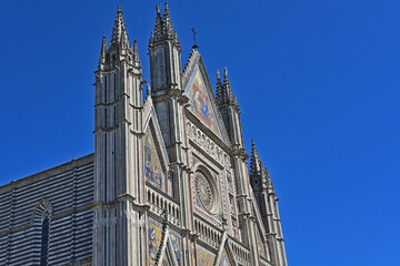 Orvieto, il Duomo di Orvieto fra la strade, vicoli e case della città antica, Terni - Umbria	