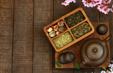tea ceremony green tea with sakura branches - 788519320