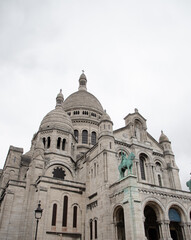 Fototapeta na wymiar montmartre Basilique du Sacré-Cœur Basilica of the Sacred Heart in Paris France