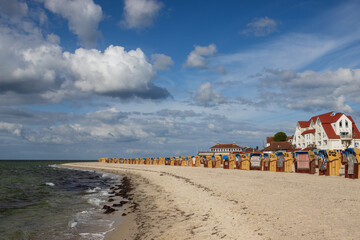 Strand Promenade Laboe mit Strandkörben an der Ostsee.