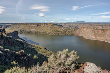 Overview of the Billy Chinook Lake in Cove Palisades State Park in Oregon 