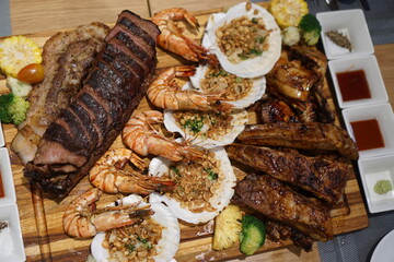 Well-cooked and delicious-looking meat platter