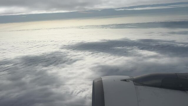 Vistas aéreas de las nubes. volando entre las nubes. Vistas desde un avión. Mar de nubes