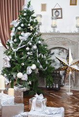 Daily interior in light tones decked out with Christmas tree