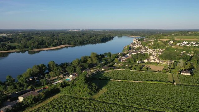 Village de Montsoreau sur les rives de la Loire