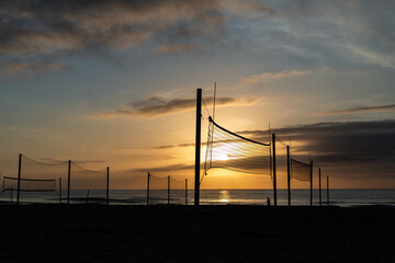 Obraz premium volleyball nets on Alicante beach at sunrise