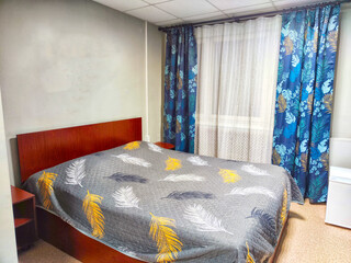 Well-Kept Bedroom With Red Headboard and Patterned Curtains in Modern Apartment in house or in hotel