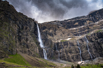 La grande cascades du Cirque de Gavarnie, grand site inscrit au patrimoine mondial de l'UNESCO,...