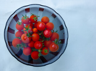 tomatoes in a bowl of water