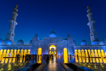 The Sheikh Zayed Grand Mosque, the largest mosque in the UAE, illuminated at twilight blue hour...