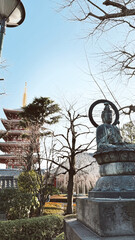 Tokyo, Japon. March 29, 2024: Beautiful colorful landscapes with blue sky at Kaminarimon, the gate of Sensoji temple.