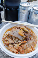 宮ヶ瀬湖畔の食堂で購入した美味しいもつ煮と缶ビール。
野鳥観察に使用したカメラと双眼鏡も一緒に。

日本国神奈川県相模原市、早戸川林道にて。
2024年4月13日撮影。

Delicious 