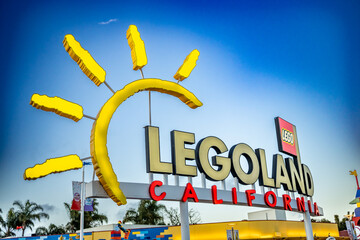 Fototapeta premium Carlsbad, California, USA - 3.28.2024: Entrance to Legoland with ticketing.