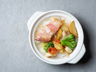 Sea bream and vegetable stone pot rice