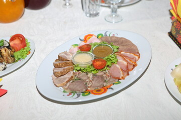 Sliced ​​sausage and ham with white sauce
