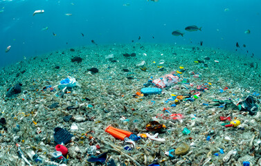 Plastikmüll auf dem Meeresgrund - 789019702