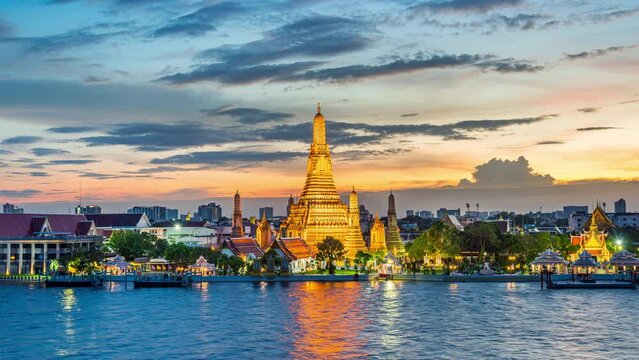 Wat Arun Temple (Wat Arun Ratchawararam) at sunset, Bangkok in Thailand.