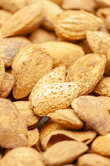 Raw soft-shelled almonds