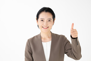 スーツ姿のミドル女性