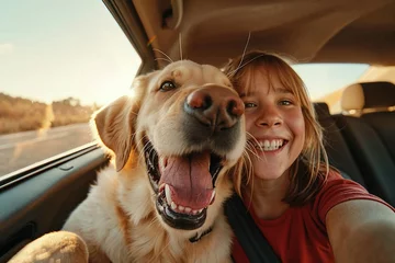 Schilderijen op glas Happy Child and Dog Enjoying a Car Ride Together © kegfire