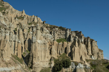 Kuladokya Fairy Chimneys.Kula Fairy Chimneys, Kula Geopark in Manisa, Türkiye. Kula Volcanic Geopark, also known as Kuladoccia (Kuladokya).
Kuladokya is a geological region in Türkiye.
