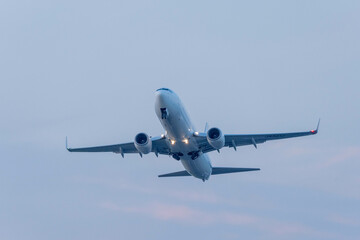羽田空港を飛び立つ飛行機