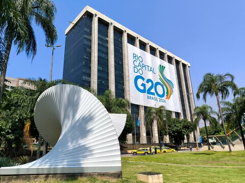 Rio de Janeiro, RJ, Brazil, 04/04/2024 - Rio de Janeiro city hall headquarters with the facade displaying the banner advertising the G20 heads of state meeting