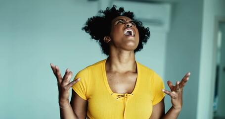 One frustrated young black woman screaming in despair at sky gesturing with hands body feeling distraught and overhwelmed by problems, 20s person wanting to give up - obrazy, fototapety, plakaty