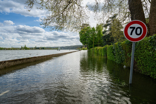 Inondations de la Seine  à Bardouville  (76) les 09 et 10 avril 2023. Rupture de la digue