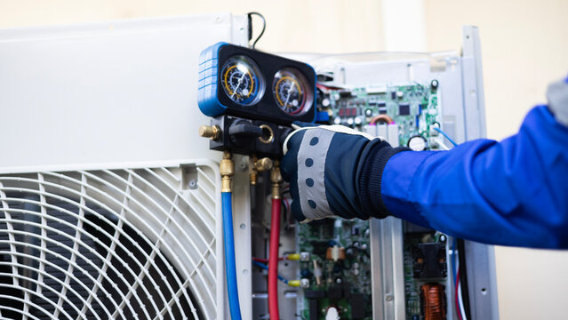 Air conditioner  technician check  fill refrigurant liquid and maintenance condensor unit, Home care service