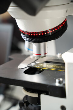 Laboratory microscope
