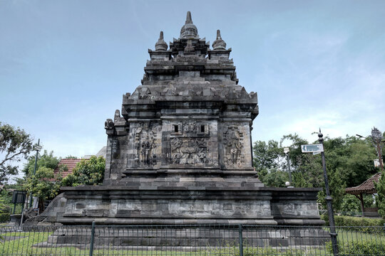 Seeing the side of borobudur temple