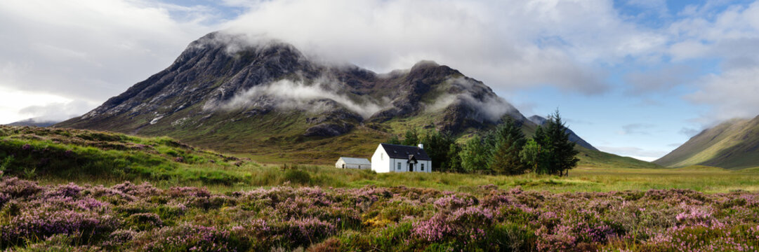 Glencoe Scottish cottage Buachaille Etive Mor Mountain and Heath