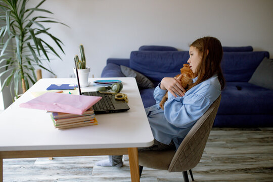 The girl with a kitten in the room