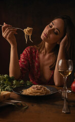 kobieta ze spaghetti