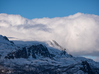 Fototapeta na wymiar Beautiful winter mountain landscape