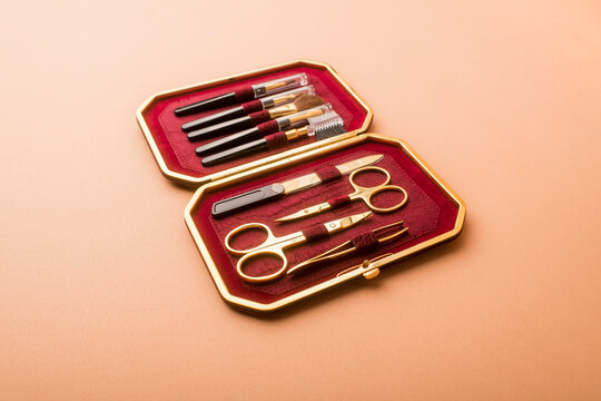 Personal beautification articles in golden velvet case