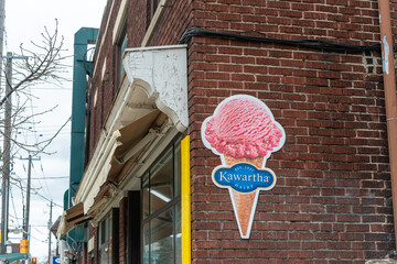 Fototapeta premium ice cream cone sign fastened to the exterior wall of Cafe Monte, a bakery, located at 499 Runnymede Road in Toronto, Canada