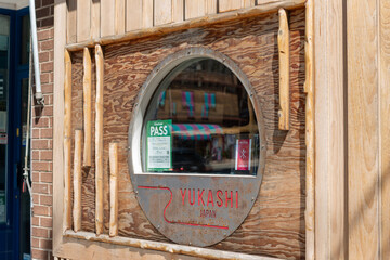 Fototapeta premium exterior building facade window and sign of Yukashi Japanese Cuisine located at 643a Mount Pleasant Road in Toronto, Canada