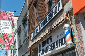 Fototapeta premium exterior building and signs outside Rivo’s Barbershop located at 695 Mount Pleasant Road in Toronto, Canada