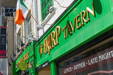 Fototapeta premium exterior signage at The Harp Tavern located at 180 Eglinton Avenue East in Toronto, Canada