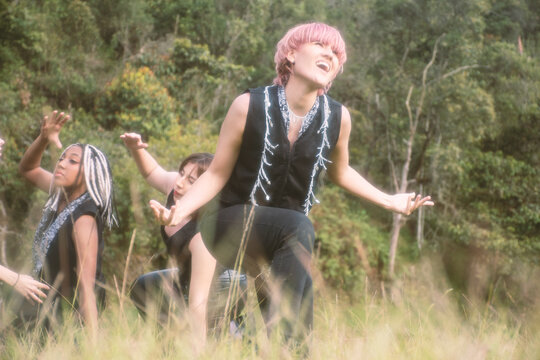 young girls dancing kpop
