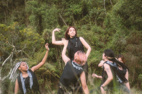 young girls dancing kpop
