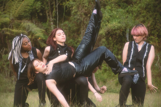 young girls dancing kpop