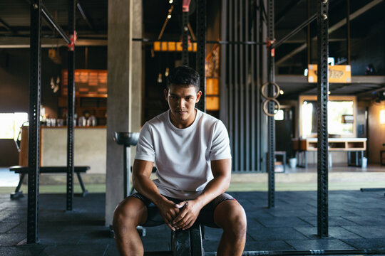 Man mentally preparing before a heavy lift at the gym