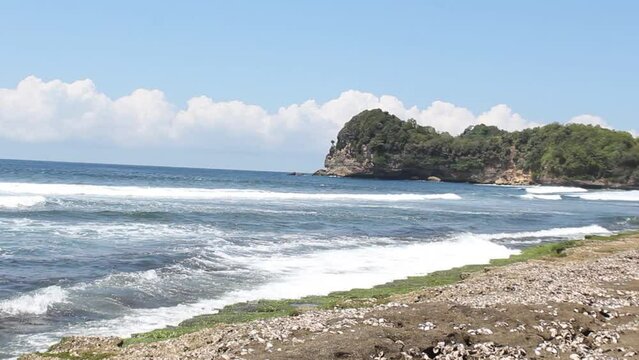 The beauty of the Parangdowo beach beach scenery with big waves
