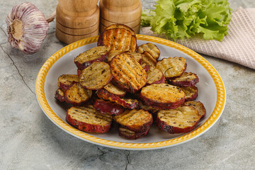 Baked red batat slices with herbs