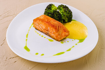 Grilled salmon fillet with broccoli and sauce