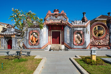 Fototapeta na wymiar The gate of Ba Mu Temple in Hoi An, Vietnam at daytime.