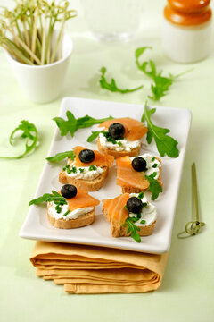 Little toasts with cheese and salmon.